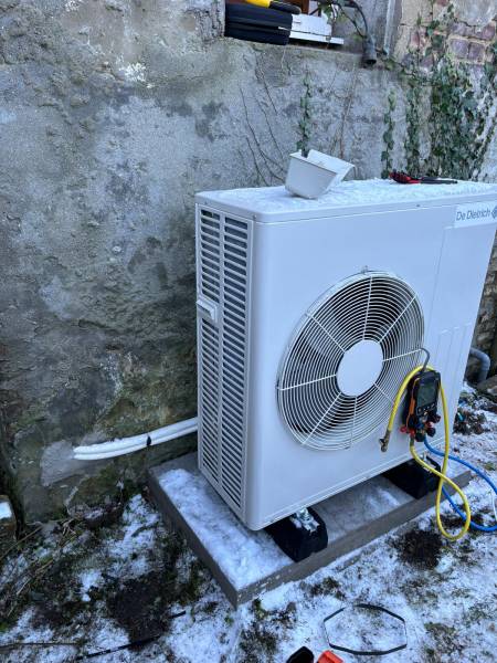 Plombier chauffagiste RGE pour l'installation d'une pompe à chaleur De Dietrich près de Cauville-sur-Mer