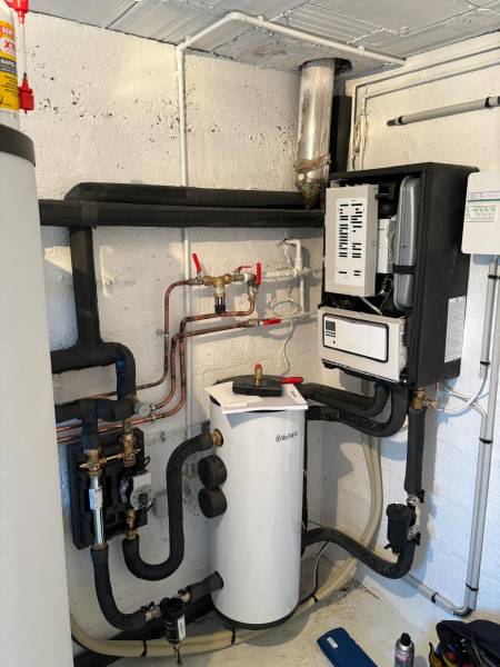 Installation d’une pompe à chaleur Vaillant Arotherm DUO dans une maison à Gainneville avec MaPrimeRénov’