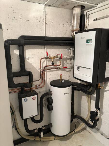 Installation d’une pompe à chaleur Vaillant Arotherm DUO dans une maison à Gainneville avec MaPrimeRénov’