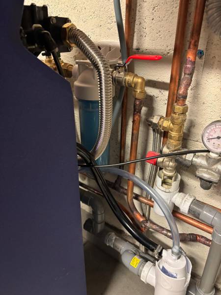 Installation de l'adoucisseur d'eau BWT : tuyauteries et raccordement