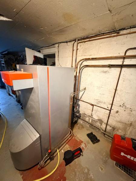 Avant travaux : chaudière fioul ancienne à déposer 