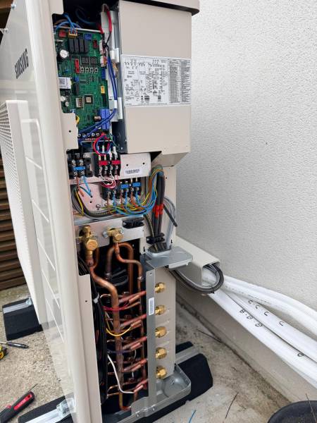 Installation d’une pompe à chaleur air/air multi-split Samsung pour climatiser des combles à Montivilliers (76290)