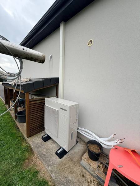 Installation d’une pompe à chaleur air/air multi-split Samsung pour climatiser des combles à Montivilliers (76290)