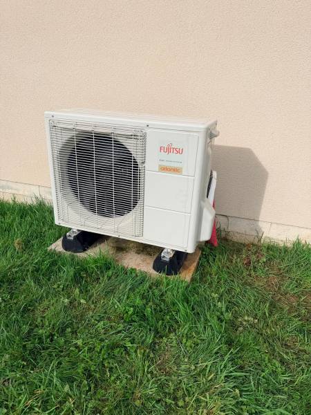 Installation d’une climatisation réversible Atlantic Fujitsu DC Inverter à Harfleur (76700) proche Le Havre