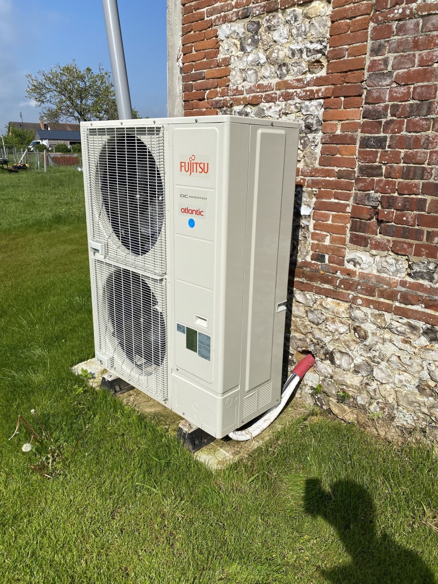 Faire remplacer une chaudière fioul par une pompe à chaleur air/eau pour réussir votre transition énergétique sur Fontaine la Mallet 76